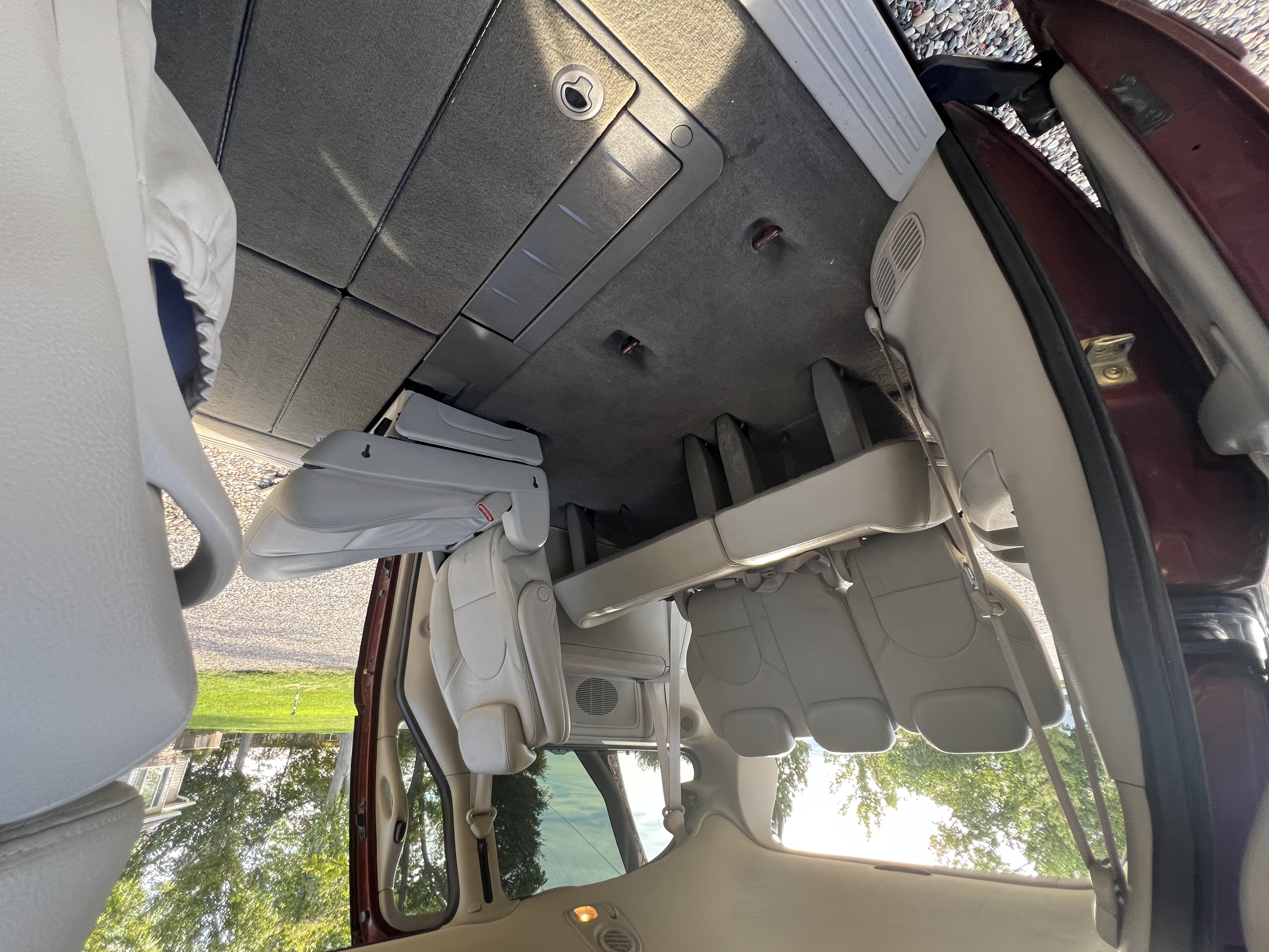 Used 2007 Chrysler Town & Country Limited FWD image 13