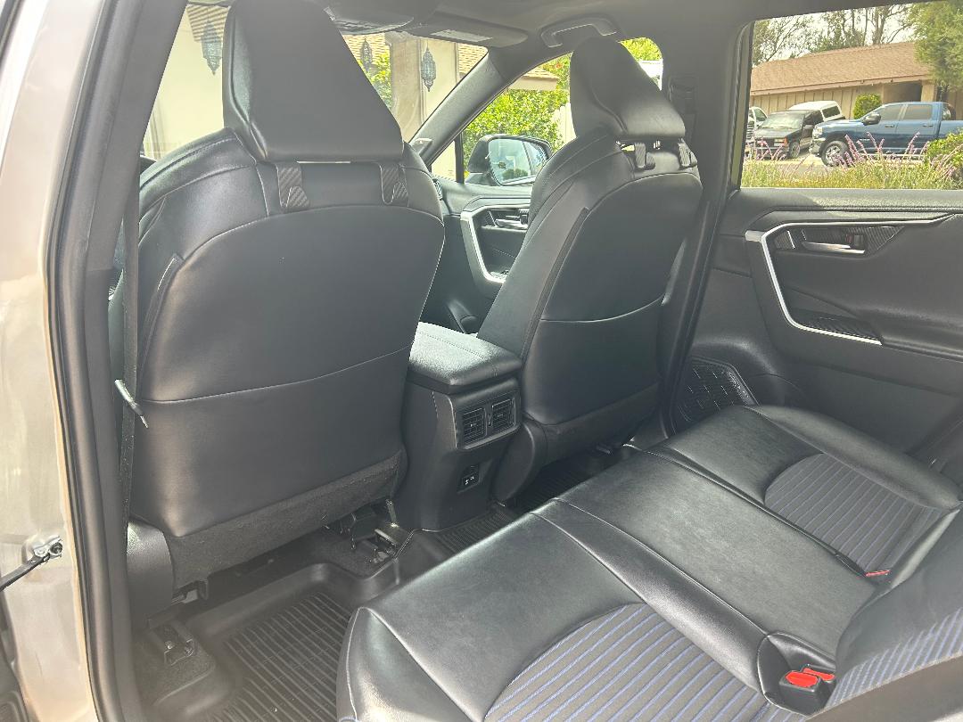 Used 2021 Toyota RAV4 XSE AWD/4WD image 18