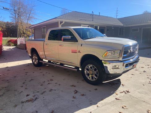 Used 2018 RAM 3500 Laramie Longhorn image 4