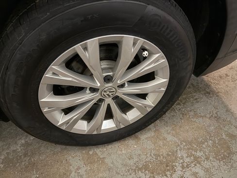 Used 2018 Volkswagen Tiguan S image 11