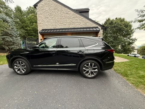 Used 2022 Acura MDX w/ Technology Package AWD/4WD image 2