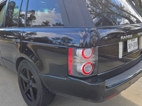 Used 2011 Land Rover Range Rover HSE image 16