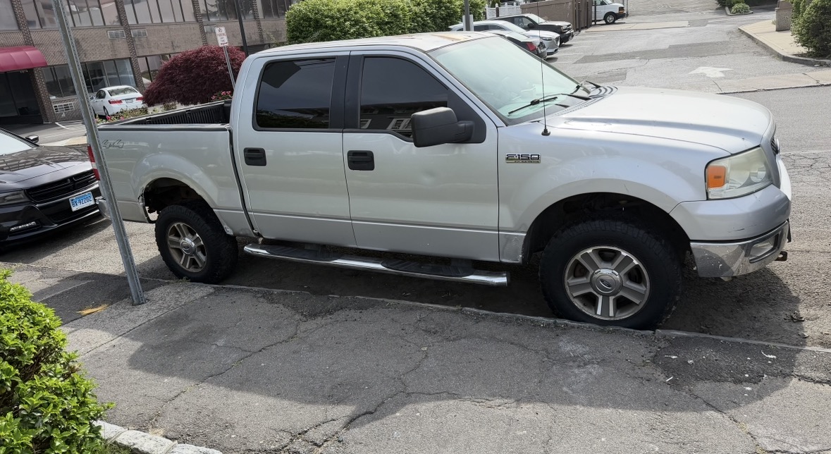 Used 2005 Ford F150 Lariat AWD/4WD image 9
