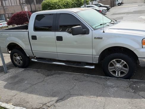 Used 2005 Ford F150 Lariat AWD/4WD image 9