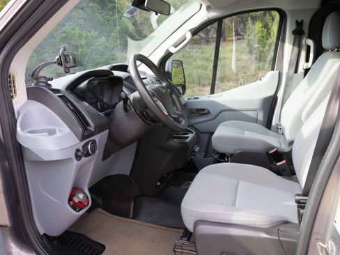 Used 2015 Ford Transit 250 130 Low Roof RWD image 22