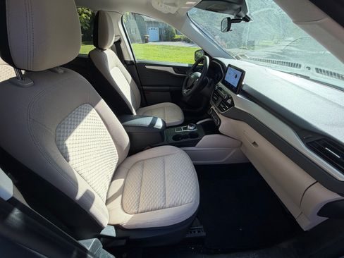 Used 2022 Ford Escape SE w/ Convenience Package FWD image 6