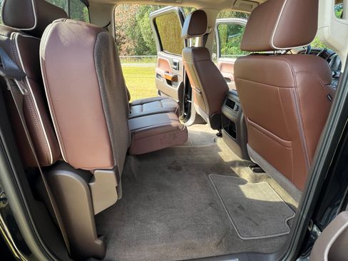 Used 2018 Chevrolet Silverado 1500 High Country image 12