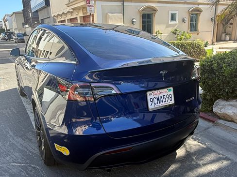 Used 2022 Tesla Model Y Performance AWD/4WD image 9