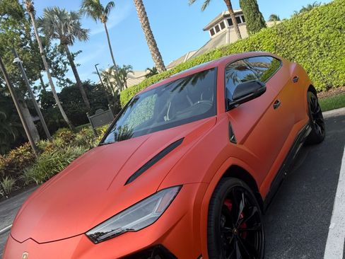 Used 2024 Lamborghini Urus S AWD/4WD image 2