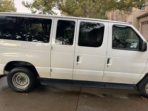 Used 2014 Ford E-350 and Econoline 350 XLT RWD image 5