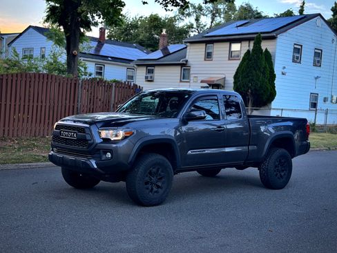 Used 2019 Toyota Tacoma TRD Off-Road AWD/4WD image 13