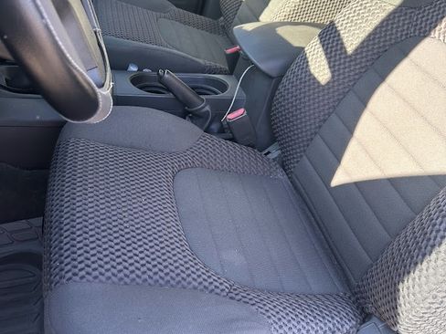 Used 2015 Nissan Frontier SV image 10