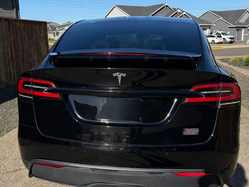 Used 2022 Tesla Model X Plaid image 10