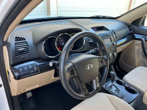 Used 2011 Kia Sorento LX image 5