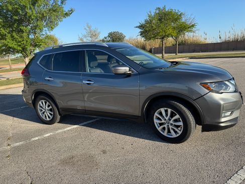 Used 2018 Nissan Rogue SV image 5