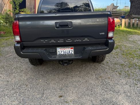 Used 2017 Toyota Tacoma TRD Sport RWD image 10