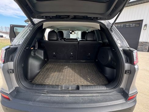 Used 2019 Jeep Cherokee Limited image 6