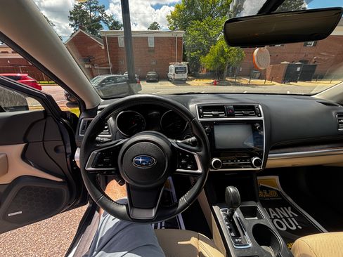 Used 2018 Subaru Outback 2.5i Limited AWD/4WD image 6
