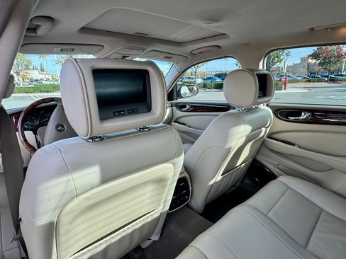 Used 2004 Jaguar XJ8 image 14