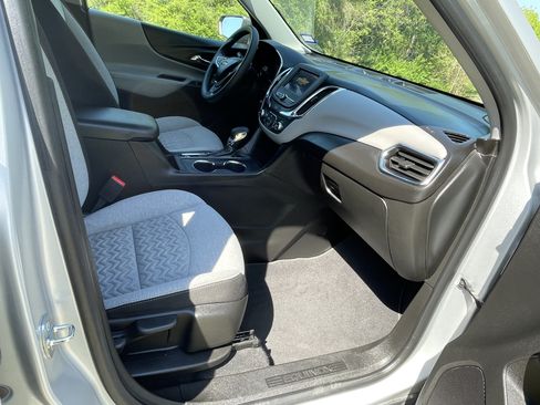 Used 2022 Chevrolet Equinox LS image 24