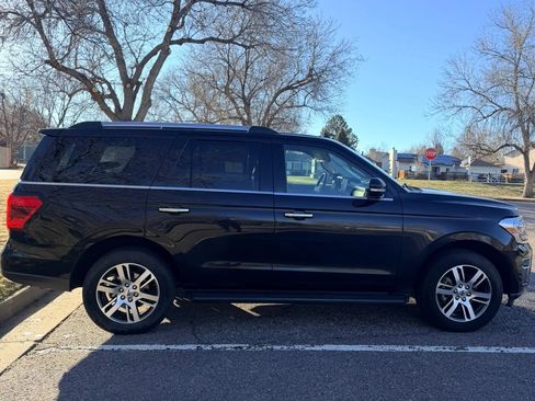 Used 2024 Ford Expedition Limited image 5