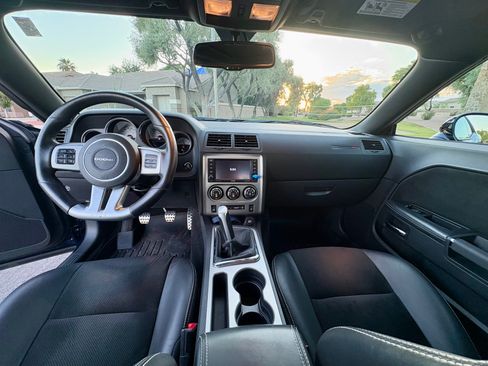 Used 2014 Dodge Challenger SRT8 w/ Harman/Kardon Audio Group image 16