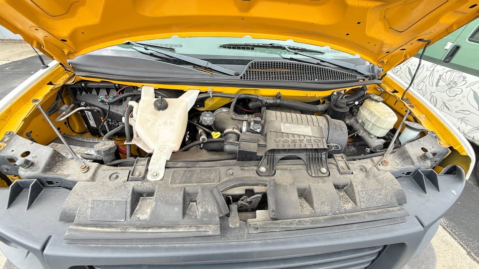 Used 2017 GMC Savana 3500 Extended RWD image 9