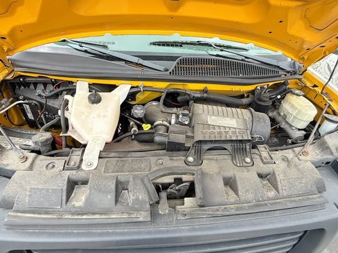 Used 2017 GMC Savana 3500 Extended RWD image 9