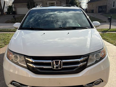 Used 2015 Honda Odyssey Touring image 2