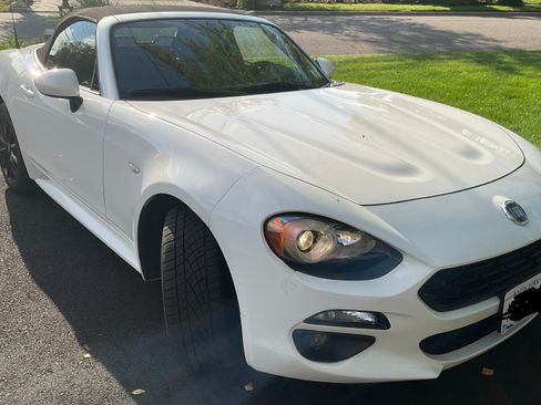 Used 2017 FIAT 124 Spider Lusso RWD image 11