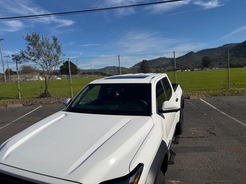 Used 2024 Toyota Tacoma TRD Off-Road image 12