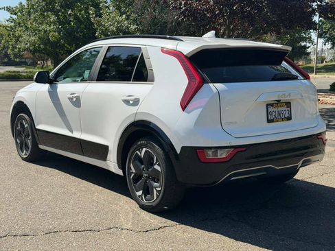 Used 2023 Kia Niro Wind FWD image 6