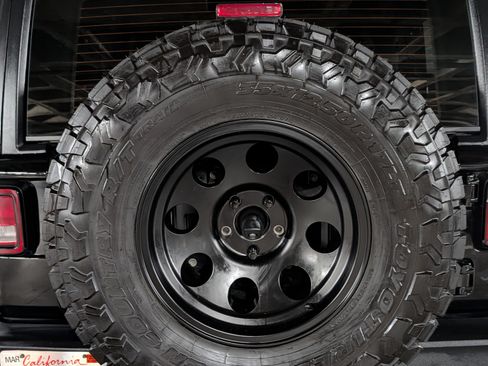 Used 2023 Jeep Wrangler Sport image 16