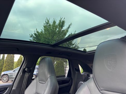Used 2019 Porsche Cayenne E-Hybrid AWD/4WD image 14
