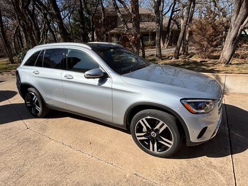 Used 2021 Mercedes-Benz GLC 300 4MATIC image 5