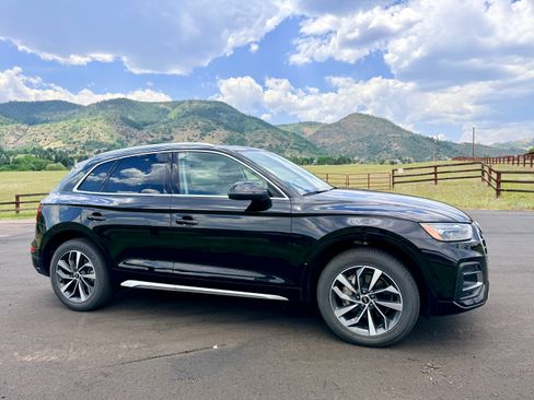 Used 2021 Audi Q5 2.0T Premium Plus w/ Premium Plus Package AWD/4WD image 2