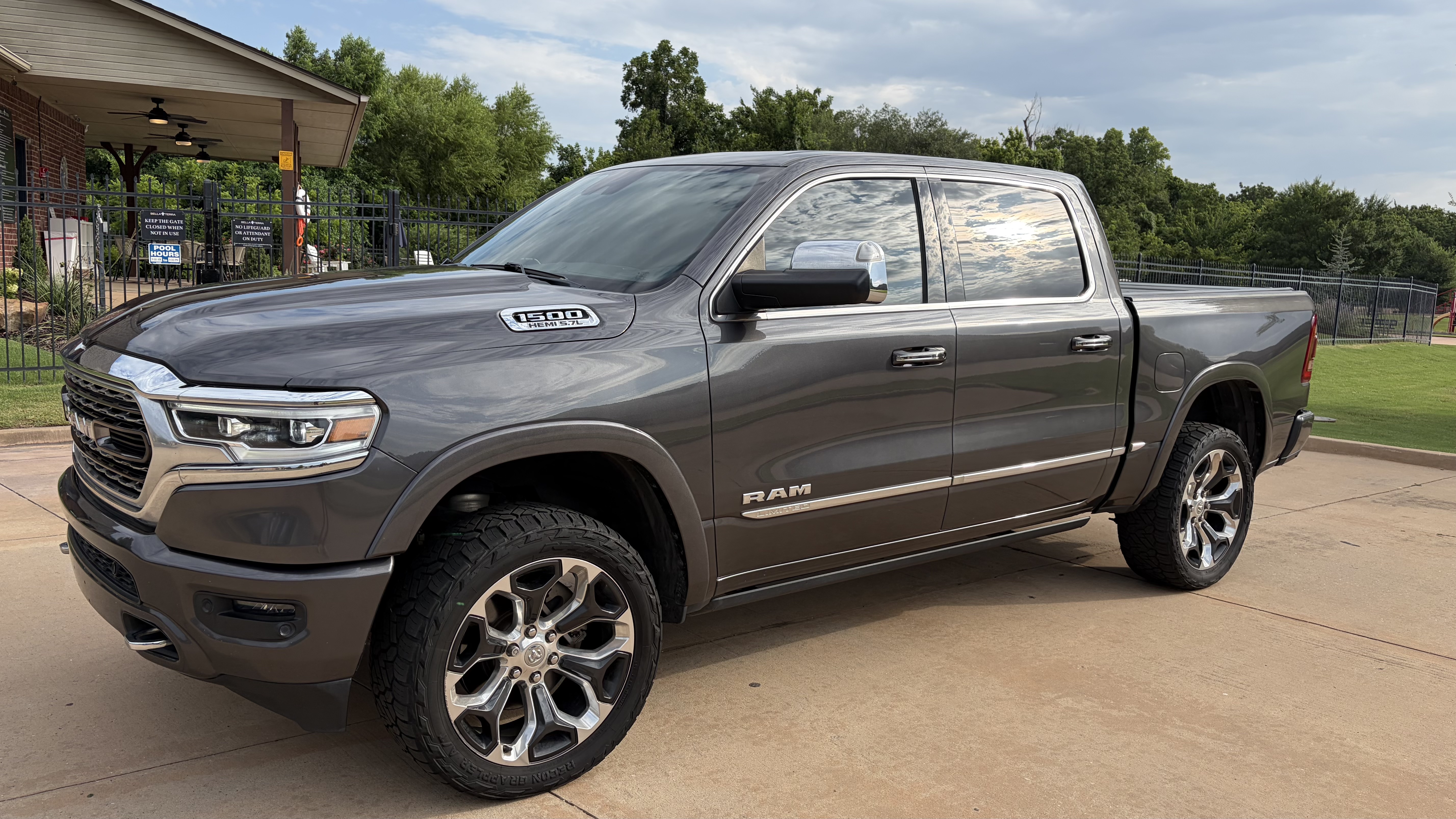Used 2019 RAM 1500 Limited AWD/4WD image 4