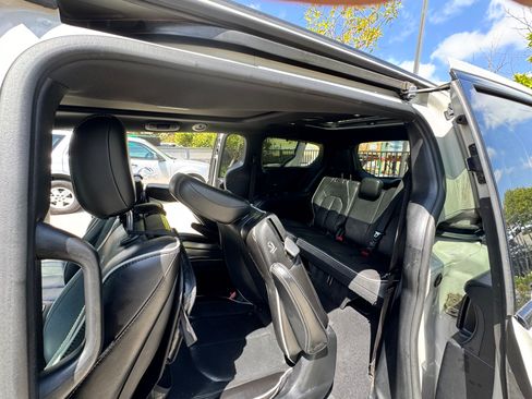 Used 2021 Chrysler Pacifica Limited w/ Uconnect Theater Family Group FWD image 11
