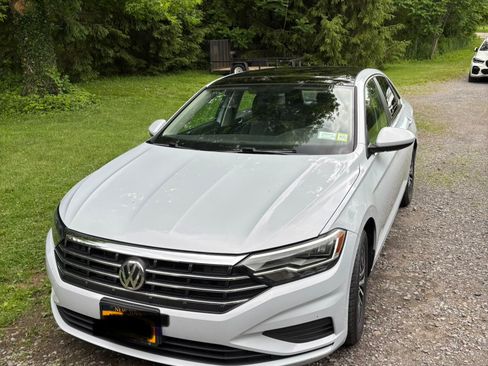 Used 2019 Volkswagen Jetta SE FWD image 1