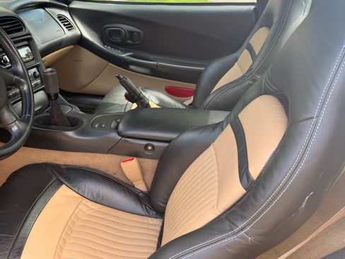 Used 1999 Chevrolet Corvette Coupe w/ Memory Pkg RWD image 24