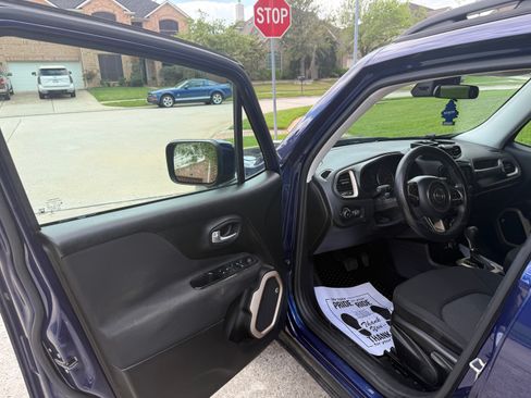 Used 2016 Jeep Renegade Latitude image 8