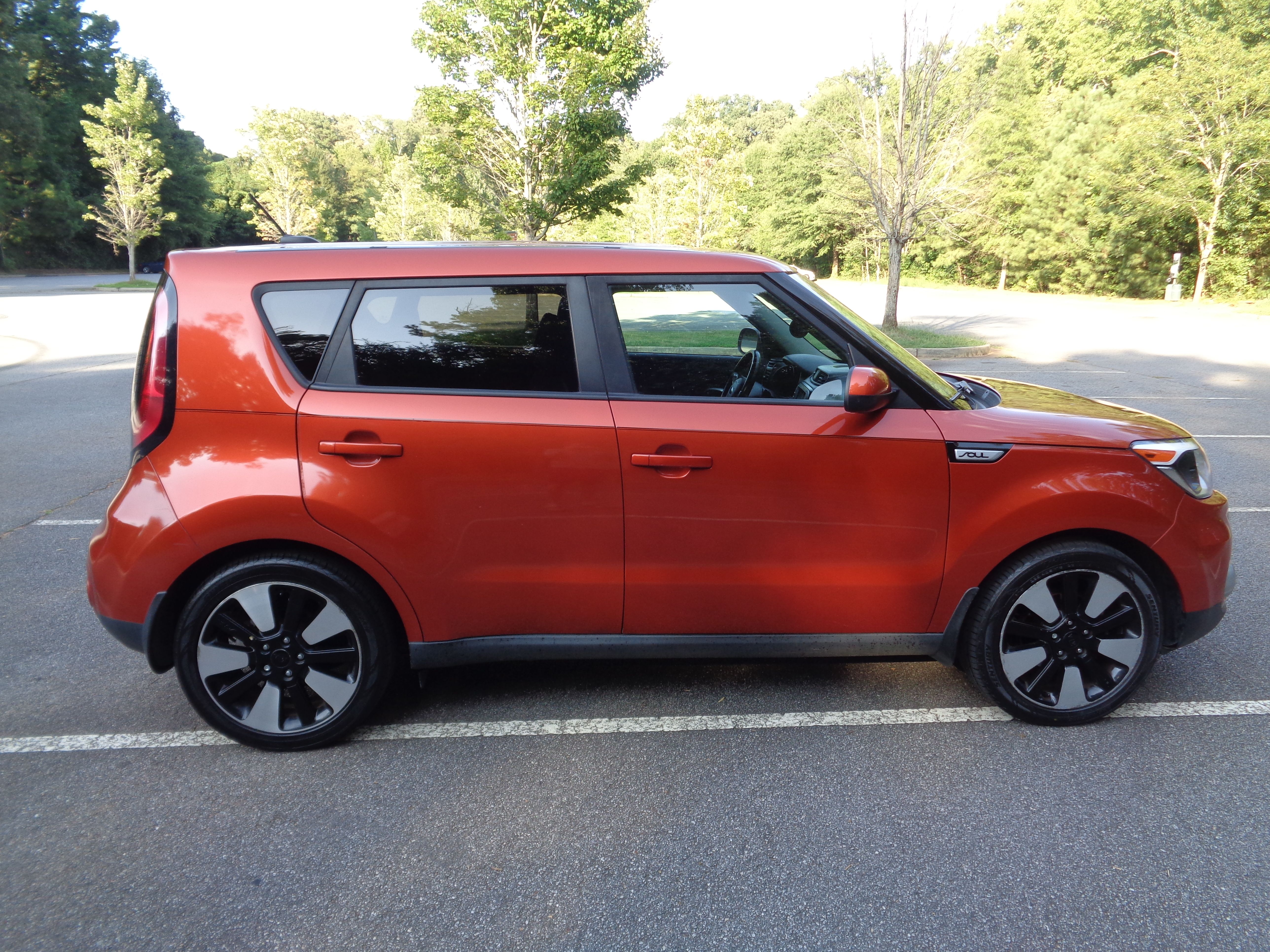 Used 2018 Kia Soul + FWD image 2