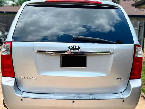 Used 2010 Kia Sedona EX FWD image 10