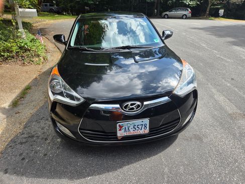 Used 2012 Hyundai Veloster w/ Style Pkg image 6