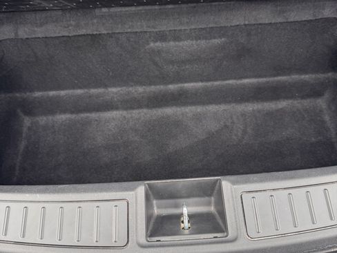 Used 2015 Tesla Model S 70 image 9