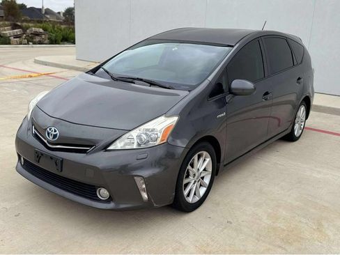 Used 2012 Toyota Prius V Five image 4
