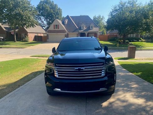 Used 2023 Chevrolet Suburban High Country w/ Premium Package 2 image 8