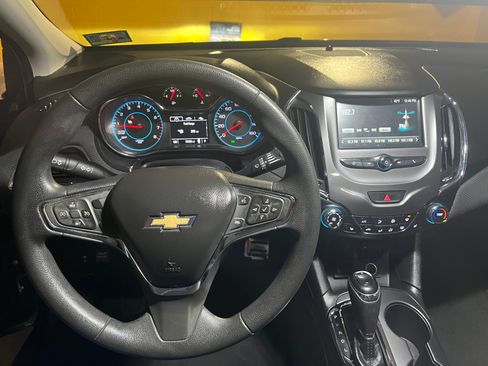 Used 2017 Chevrolet Cruze LT w/ Convenience Package image 11