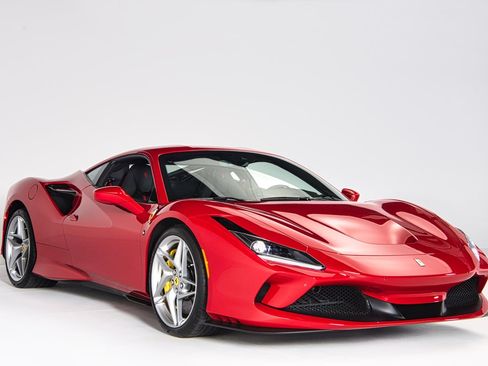 Used 2021 Ferrari F8 Tributo image 2