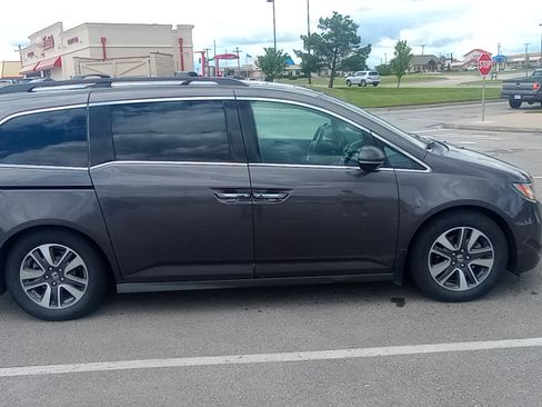 Used 2016 Honda Odyssey Touring image 2